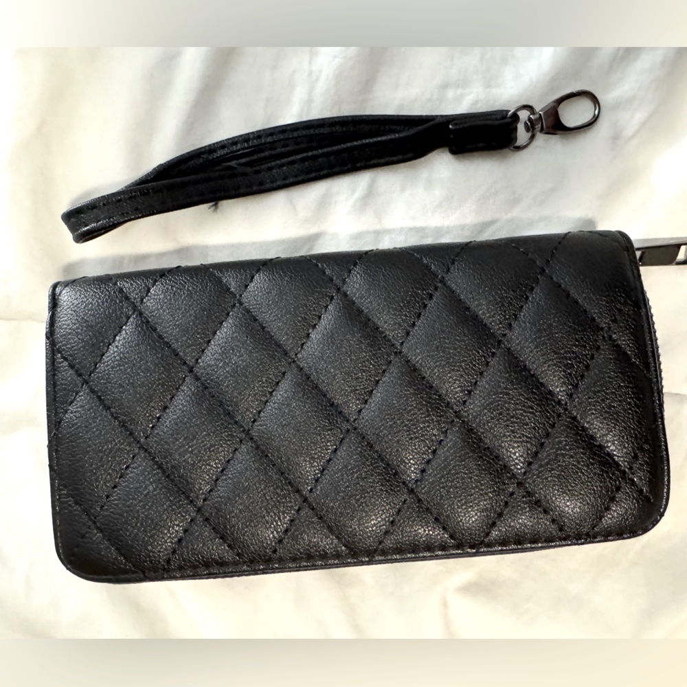 Wristlet wallet